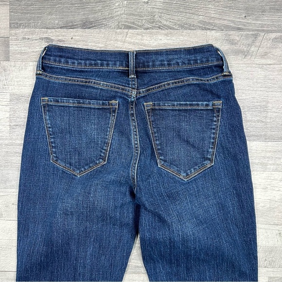 Old Navy Curvy Profile Mid-Rise Denim Jeans - Picture 6 of 7